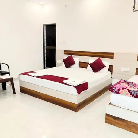 Gr Hotel Mateshwari Palace Ayodhya - Hotel-At-Prime-Location Spacious-Room Exterior photo