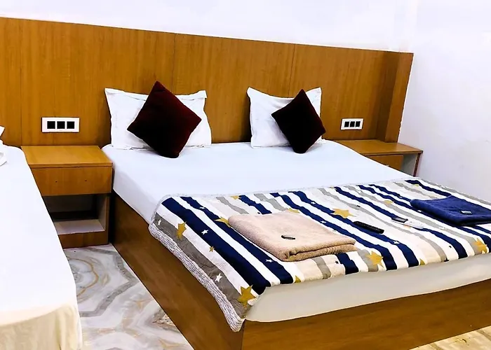 Gr Hotel Mateshwari Palace Ayodhya - Hotel-At-Prime-Location Spacious-Room