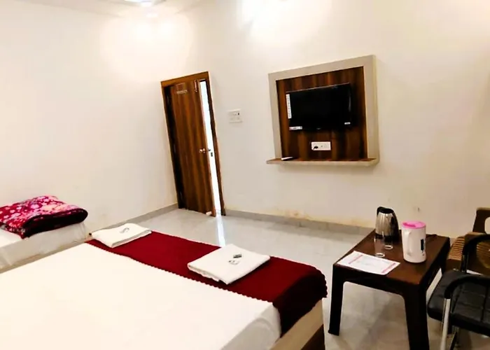 Gr Hotel Mateshwari Palace Ayodhya - Hotel-At-Prime-Location Spacious-Room